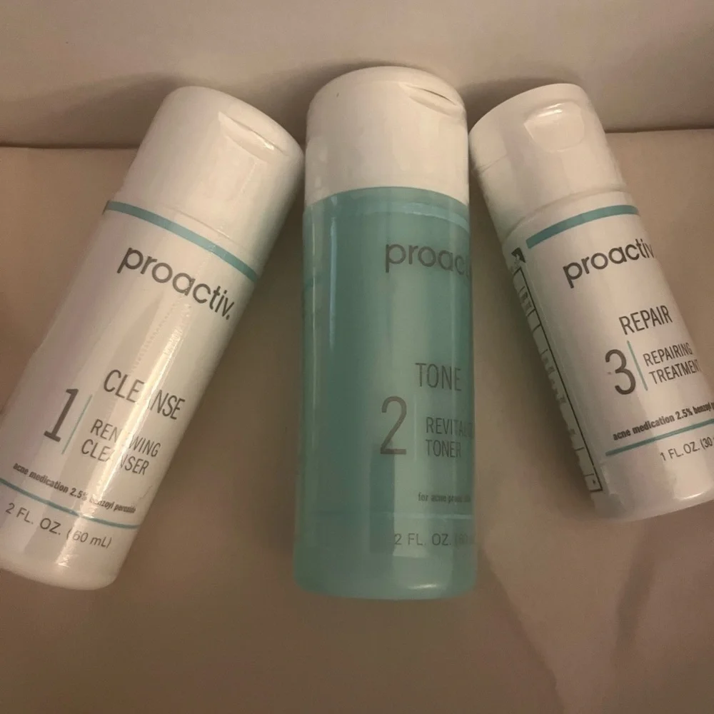 Proactiv White and Blue Skincare Trio - Picture 7 of 16